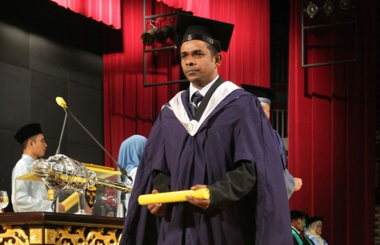 އިސްކަންދަރު ސްކޫލްގެ ޕްރިންސިޕަލަކަށް ޝުކުރީ