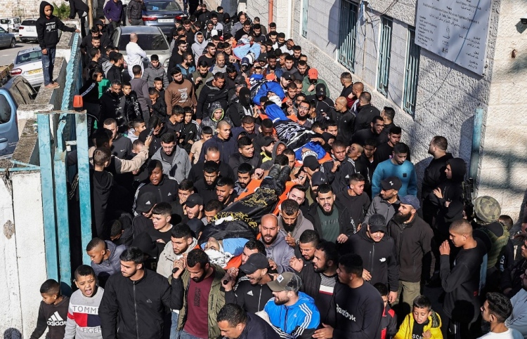 ޒަކާތު ފަންޑުގެ އެހީން ގާޒާއަށް ކާބޯތަކެތި ފޯރުކޮށްދެނީ