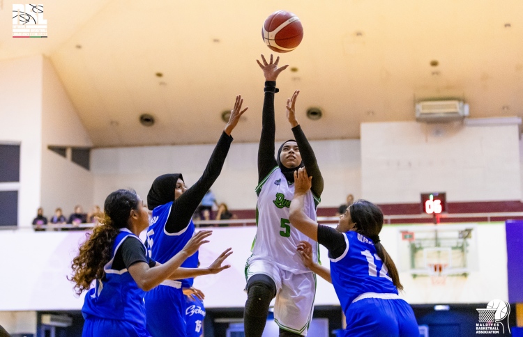 ކުއީންސް އަށް ސައިކްލޯންސް ބިރަކަށް ނުވި