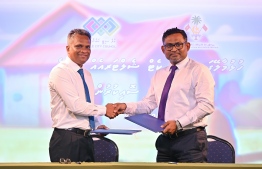 Male' City Mayor Azim (L) and State Minister of Animal Welfare Hussain Ismail (R) sign agreement on development of a cat shelter in Hulhumale'.-- Photo: Nishan Ali / Mihaaru