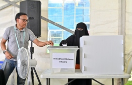 A man voting for the PNC/PPM's primary election on Saturday, January 27, 2024 -- Photo: Nishan Ali / Mihaaru