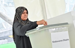 A woman voting for Maduvvaree constituency in the PNC/PPM's primary election on Saturday, January 27, 2024 -- Photo: Nishan Ali / Mihaaru