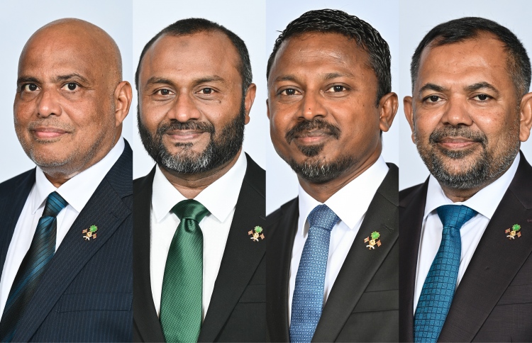 ޑިމޮކްރެޓްސްގެ ރުހުން ނުދެނީ އޭޖީއާ އެކު 3ވަޒީރަކަށް