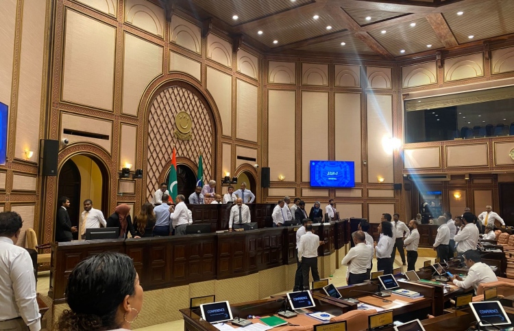 ސިފައިންނަށް މެމްބަރުން ހުއްޓުވޭނީ ހުއްދަ ލިބިގެން