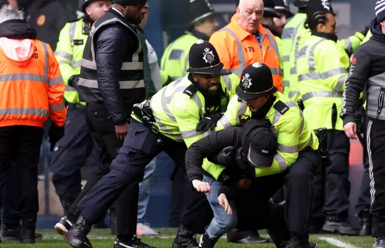 ވުލްވްސް އާއި ވެސްޓްބްރޮމްގެ ޑާބީ ބޮޑު ހައިޖާނަކަށް