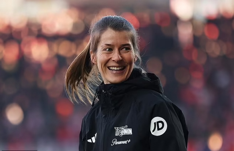 ޖަރުމަނު ލީގުގައި ފުރަތަމަ ފަހަރަށް އަންހެން ކޯޗެއް