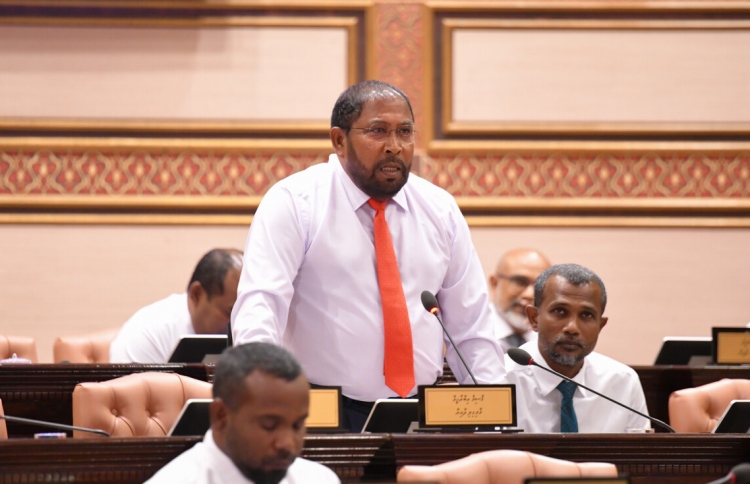 ރުހުން ދިން ޖަލްސާއަށް ގާސިމް ވަޑައިނުގަންނަވާ!