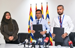 Managing Director of State Electric Company (STELCO), Hussain Fahmy and Managing Director of Fenaka Corporation Limited, Muaz Mohamed. -- (L-R)