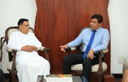 Sri Lanka's Minister of Ports, Shipping and Aviation Nimal Siripala De Silva and Maldives' Minister of Transport and Civil Aviation Mohamed Ameen at a meeting held in Colombo yesterday.-- Photo: Transport Ministry