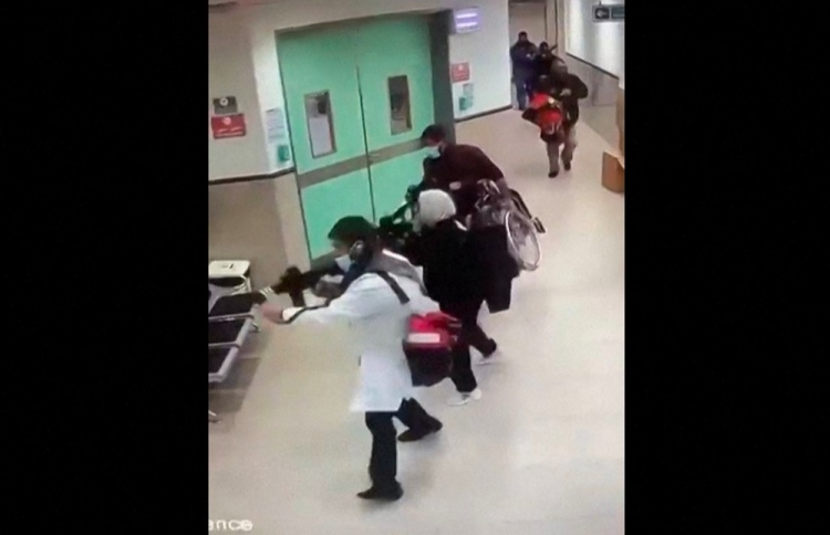 އިޒްރޭލު އެޖެންޓުން ހޮސްޕިޓަލަކަށް ވަދެ ބަޔަކު މަރައިފި