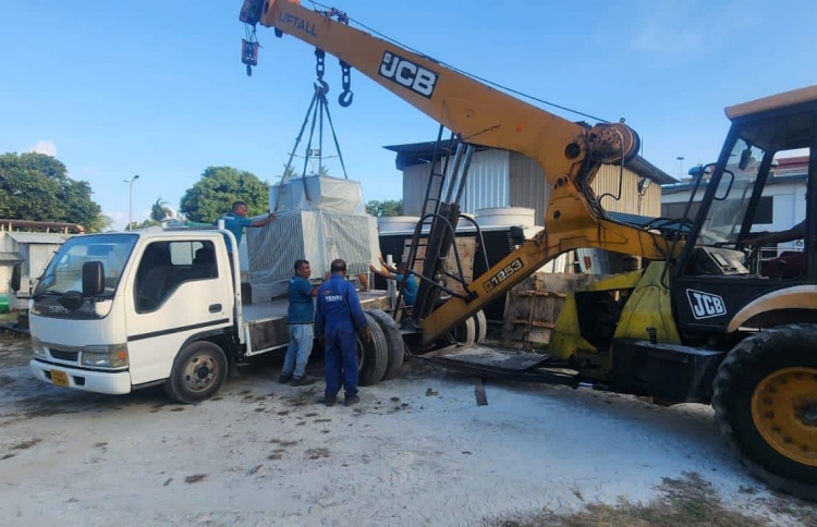 އައްޑޫގެ އެހީއާއެކު ފުވައްމުލަކު 2އަވަށަށް ކަރަންޓްދީފި