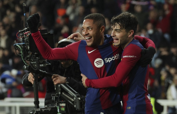 ބާސާގެ ކުރިމަގުގެ ތަރިއަކަށް ޒުވާން ރޯކީ ވާނެ: ޒަވީ