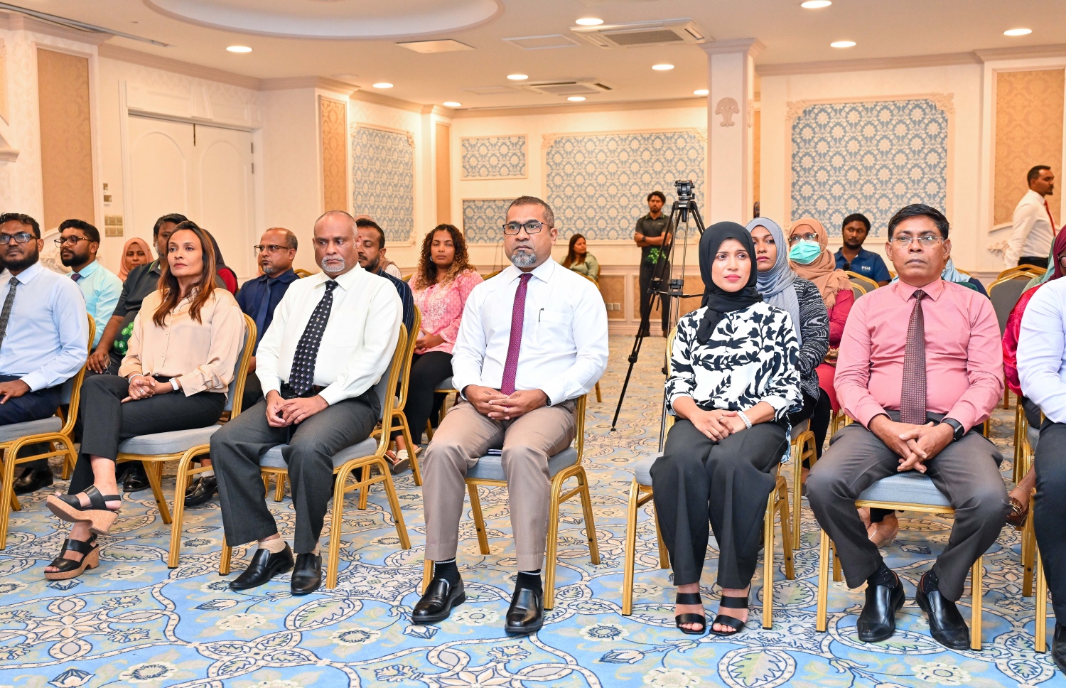 ތެލެސީމިއާ ކޮންޓްރޯލްކުރުމުގެ ގައުމީ ކެމްޕެއިން ފެށުމުގެ ރަސްމިއްޔާތުގައި، ހެލްތު މިނިސްޓަރު ޑރ. ހަލީލް އަދި އެ މިނިސްޓްރީގެ އިސްވެރިން ބައިވެރިވެވަޑައިގަންނަވަނީ.-- ފޮޓޯ: ފަޔާޒު މޫސާ/ މިހާރު