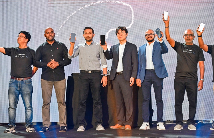 ސެމްސަންގް އެސް24ގެ ފޯނުތައް ދިރާގަށް