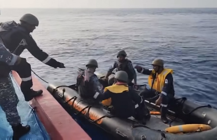 "ދޯނިތަކަށް އިންޑިއާ ސިފައިން އެރީ ގާނޫނާ ހިލާފަށް"