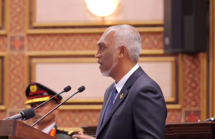 ފުޓްބޯޅަ ވެއްޓިފައިވާ ހާލަތާ މެދު ރައީސްގެ ކަންބޮވުން