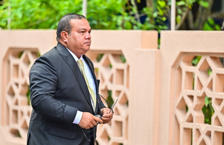 4 ދައުރަށް ފަހު މަޖިލީހުގެ ރައީސް އަސްލަމް ކަޓައިފި