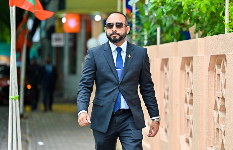 އެއް ރޭ ހަތަރު ފިލްމު އެޅުވޭ ސިނަމާއެއް ހަދަނީ