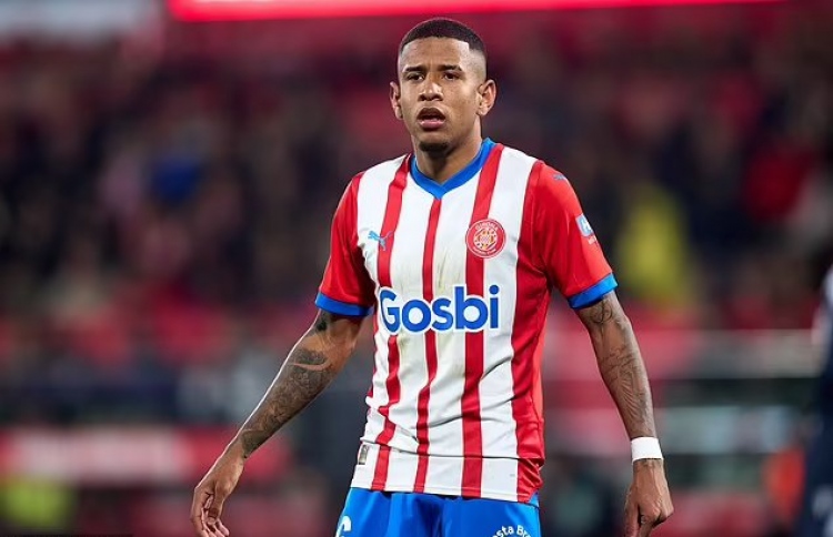 ޖިރޯނާގެ ބަލަދުވެރިޔާ ސިޓީން ސަވިއޯގެ ސޮއި ހޯދައިފި