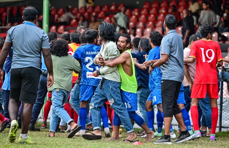 މެޗުގައި ހަމަނުޖެހުން ހިންގައި ސޮބާއަށް ހަމަލާދީފި