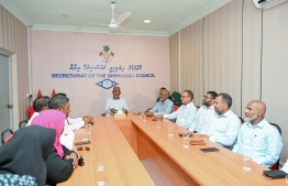 President Muizzu meets with Dhiyamigili Council members during his tour to Thaa atoll. -- Photo: President's Office