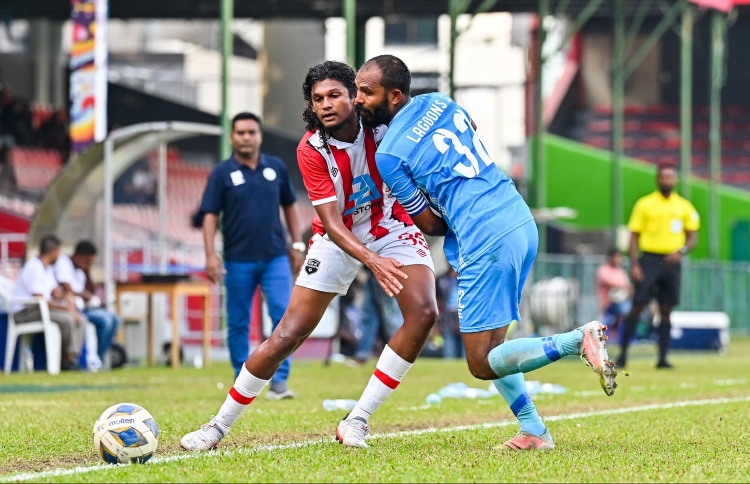 އަޑޭ ލަނޑުޖެހި މެޗުގައި ރަތެއް، ޓެންޓް ސެމީއަށް