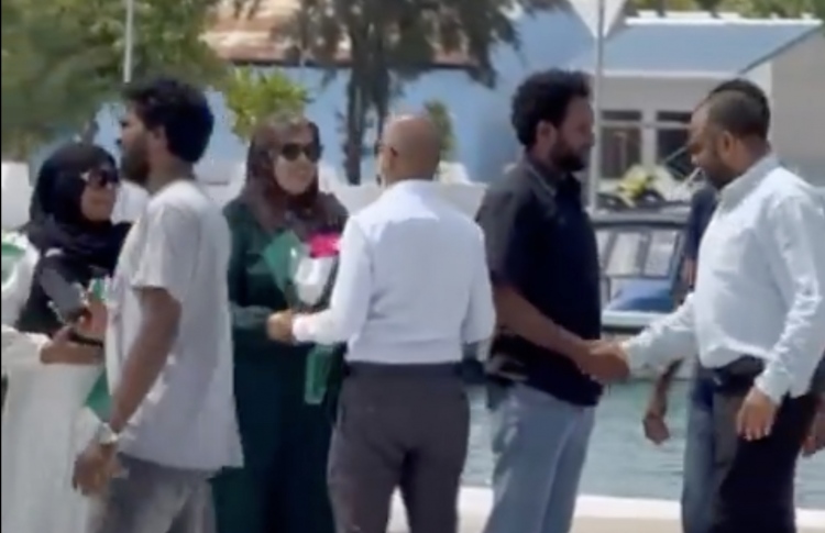 ޓިކެޓު އޮތަސް، އެހެން މީހުންނަށް ކެމްޕެއިންކުރާ ޝަކުވާ