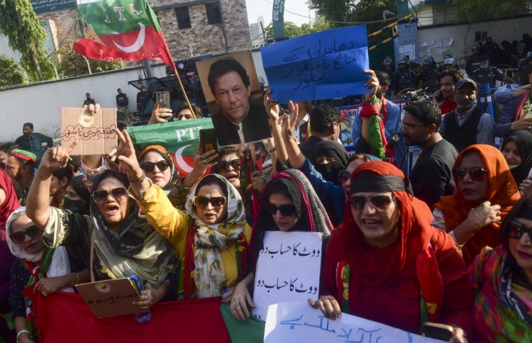 އިމްރާން ޚާންގެ ޕާޓީ ޕާކިސްތާނު ސަރުކާރުން މަނާކުރަނީ