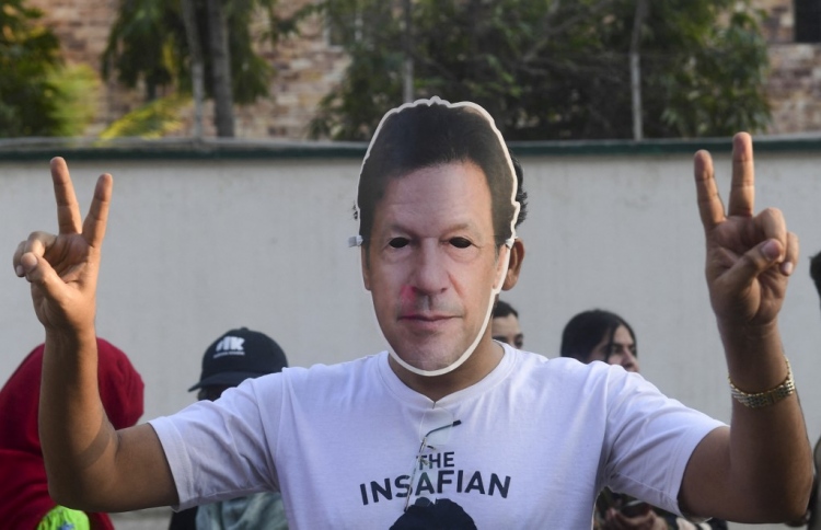 ޕާކިސްތާނުގައި ސަރުކާރު ހަދަން އިއްތިހާދުވާނެ ބަޔަކުނެތް