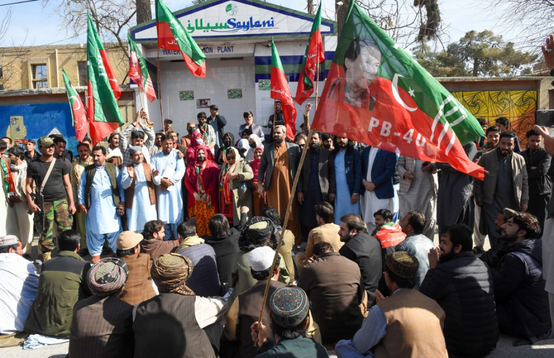 އިމްރާންގެ ޕާޓީގެ 108 މެންބަރަކު ޖަލަށް ލައިފި