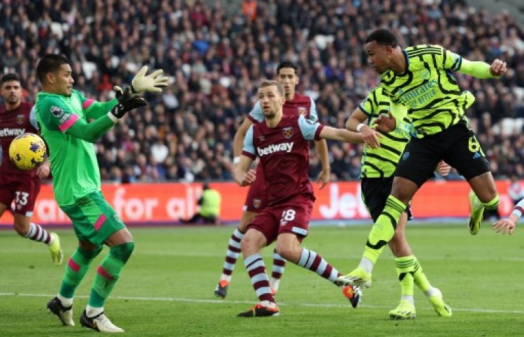 ވެސްޓްހޭމްއަށް ބޮޑު ބައްޔެއް، ސަޕޯޓަރުންނަށް ފޫހިކަން