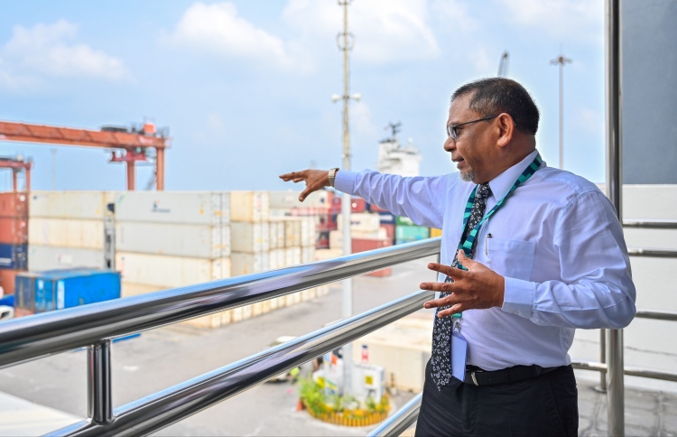 ވިޔަފާރި ބަނދަރުގެ ހިދުމަތަށް ޑޮލަރުން ފީ ނަގަނީ