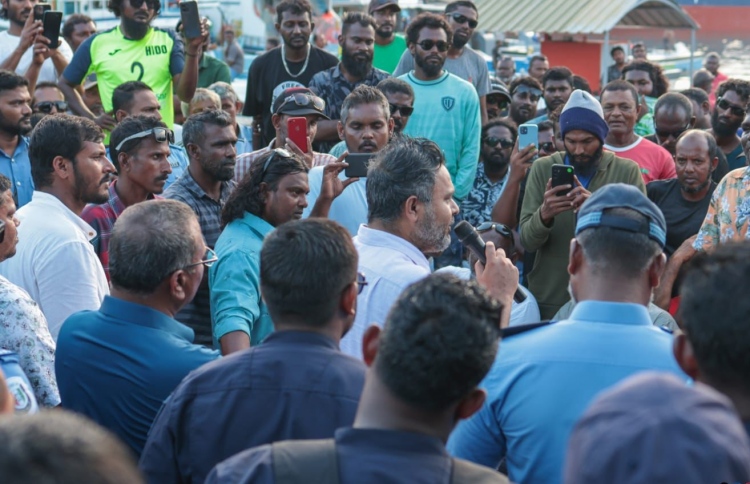 100 މިލިއަން ދޭން ބުނުމުން ވެސް މުޒާހަރާ ނުހުއްޓި