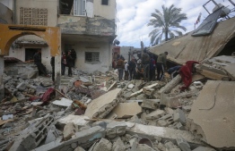 އިޒްރޭލުން ހަމަލާދިން ތަނެއް ބިމާ ހަމަވެފައިވާ: ހަމާސްގެ ލީޑަރަކަށް ކަމަށް ބުނެ އިއްޔެ ދިން ހަމަލާއެއްގައި ވެސް ވަނީ އެތައް ބަޔަކު ޝަހީދުވެފައި. -- ފޮޓޯ: އޭއެފްޕީ