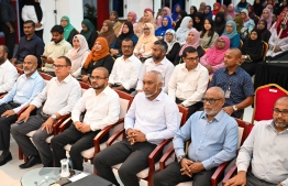 President Dr. Muizzu and senor officials of the government attend a meeting held with residents of Addu City Maradhoo and Maradhoo-Feydhoo. -- Photo: President's Office