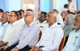 President Dr. Muizzu and senor officials of the government attend a meeting held with residents of Addu City Maradhoo and Maradhoo-Feydhoo. -- Photo: President's Office