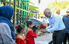 Residents of Addu City Maradhoo and Maradhoo-Feydhoo welcome President Dr. Mohamed Muizzu during his first visit to Addu after assuming office. -- Photo: President's Office