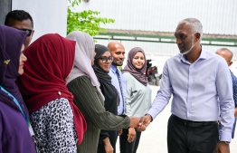 Members of the Addu City Council and the Women's Development Committee greet President Dr. Mohamed Muizzu during his first visit to Addu after assuming office -- Photo: President's Office