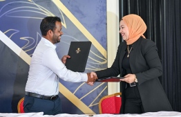 Minister of Construction and Infrastructure Dr Abdulla Muththalib and Egypt's The Arab Contractors' Engineer Heba Ahmed at the signing of the Addu Bridge agreement.-- Photo: President's Office