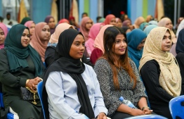 Fuvahmulah residents at the atoll education center to meet with the president