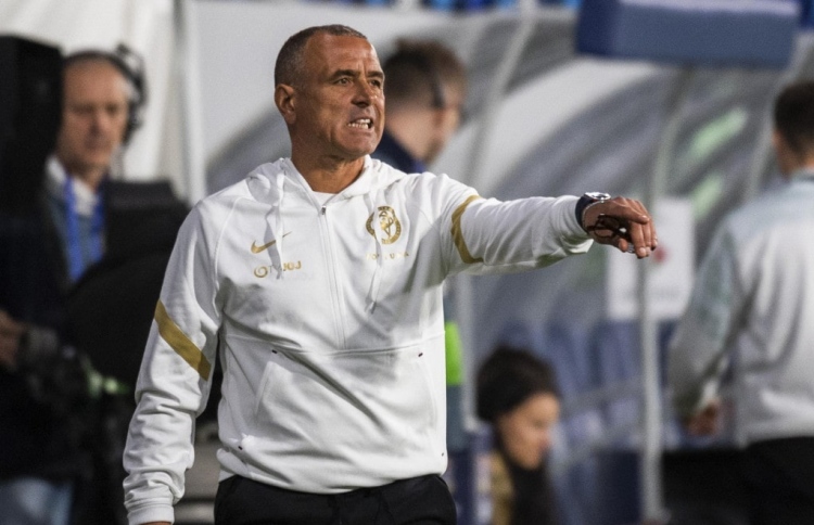 ނަޕޯލީއަށް ސީޒަނުގެ ތިންވަނަ ކޯޗު ހަމަޖައްސައިފި