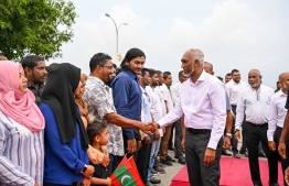 The people of Gdh. Thinadhoo receiving the President Dr Mohamed Muizzu upon his arrival