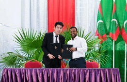 Agreement signing between Minister of Construction Dr Abdulla Muththalib and CEO of Pan Pacific Company Limited Jirat Petnunthawong