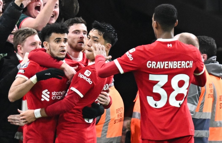 "11 ކުޅުންތެރިން ތިބިއްޔާ ލިވަޕޫލް ދާނީ ކުރިއަށް"