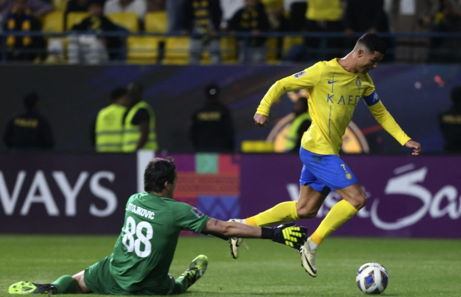 ރޭގެ މެޗުގެ ތެރެއިން ރޮނާލްޑޯ.-- ފޮޓޯ: އޭއެފްޕީ