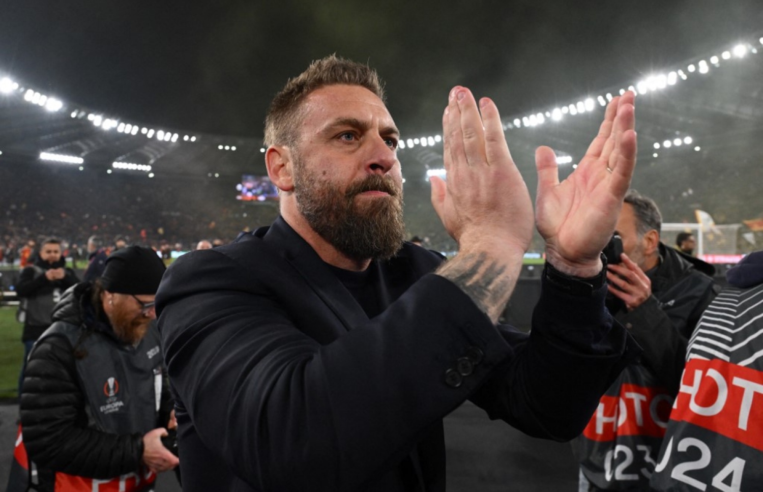 ޑި ރޮސީ، ރޭގެ މެޗުގެ ޕެނަލްޓީ ޝޫޓައުޓަށް ފަހު އުފާފާޅު ކުރަނީ .- ފޮޓޯ: އޭއެފްޕީ