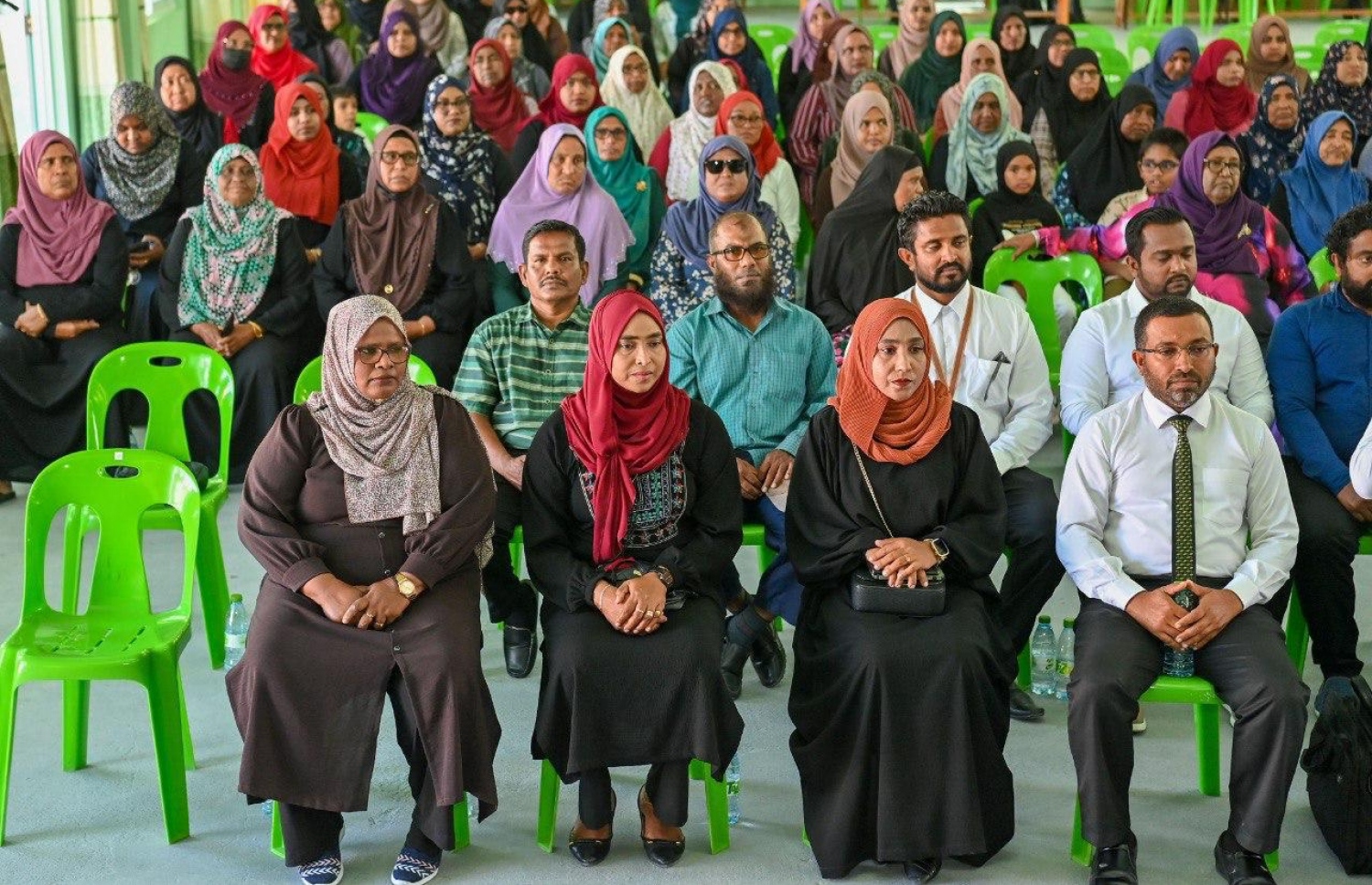 ރައީސް ޑރ. މުހައްމަދު މުއިއްޒު، ހއ. ހޯރަފުށީ ރައްޔިތުންނާ ބައްދަލުކުރެއްވުން.-- ފޮޓޯ: ރައީސް އޮފީސް