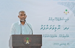 President speaks to the people in Haa Dhaalu Nolhivaranfalhu.-- Photo: President's Office