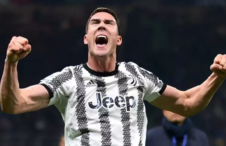 ޔުވެންޓަސްގެ ވްލަހޮވިޗަކީ ހާލަންޑާ އެއްފަދަ ފޯވާޑެއް