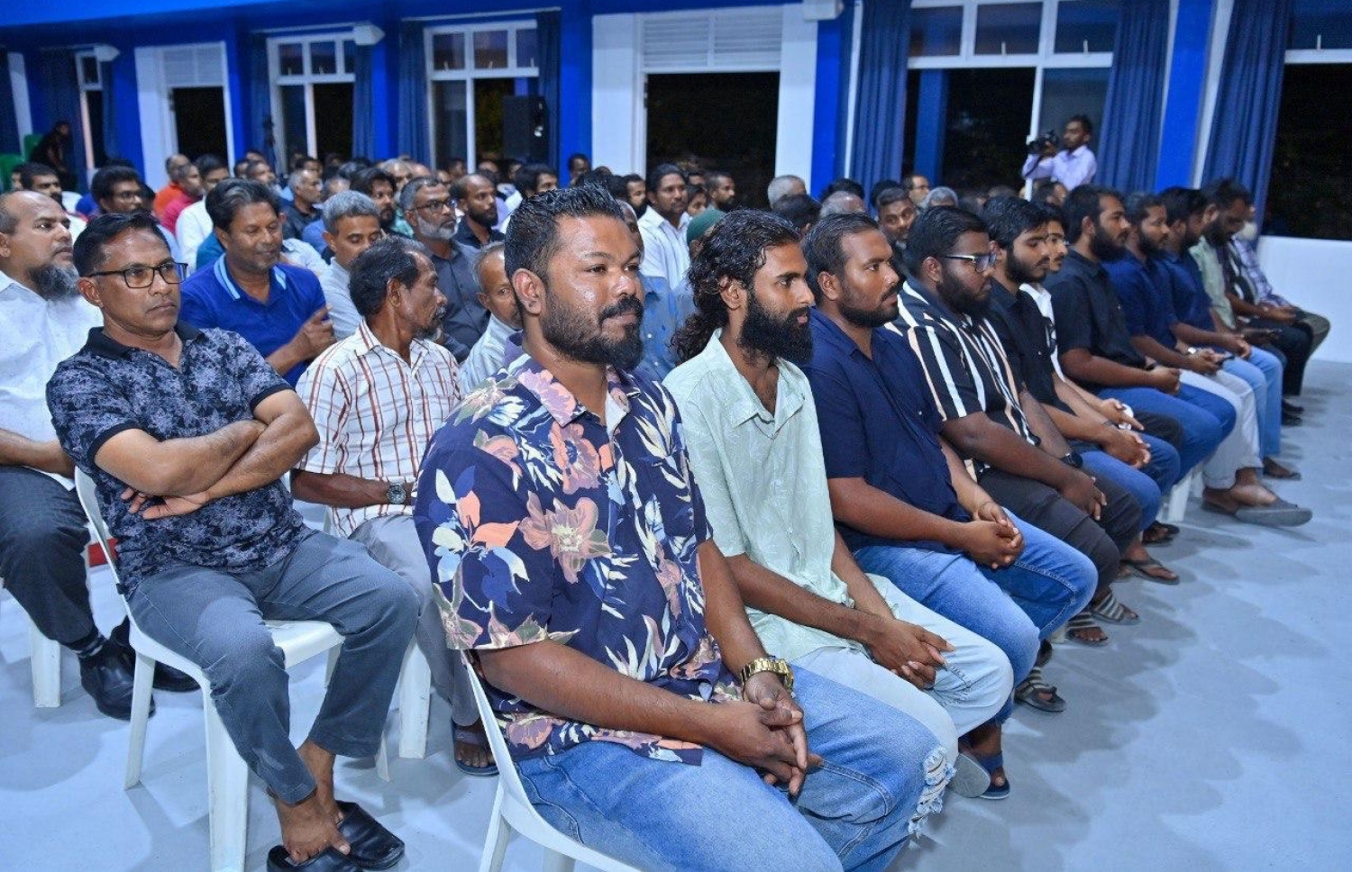 ރައީސް ޑރ. މުހައްމަދު މުއިއްޒު، ހދ. ކުޅުދުއްފުށީގެ ރައްޔިތުންނާ ބައްދަލުކުރެއްވުމަށް ބޭއްވި ޖަލްސާ.-- ފޮޓޯ: ރައީސް އޮފީސް